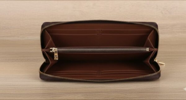 Louis Vuitton Brown Monogram Clutch Elegant & Functional Luxury Accessory - Image 6