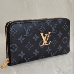 Louis Vuitton Monogram clutch– Luxury leather wallet for women