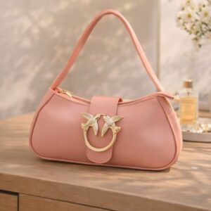 Zwore Tea Pink handbag close-up showing bird buckle detail